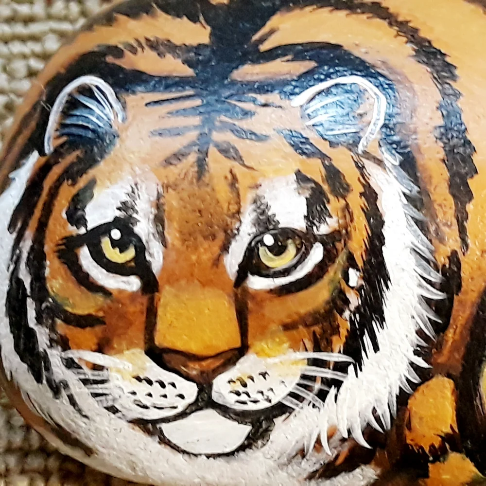 Hand Painted Tiger on Rock Signed by Artist / 3" Decorated Rock Art - Picture 11 of 12